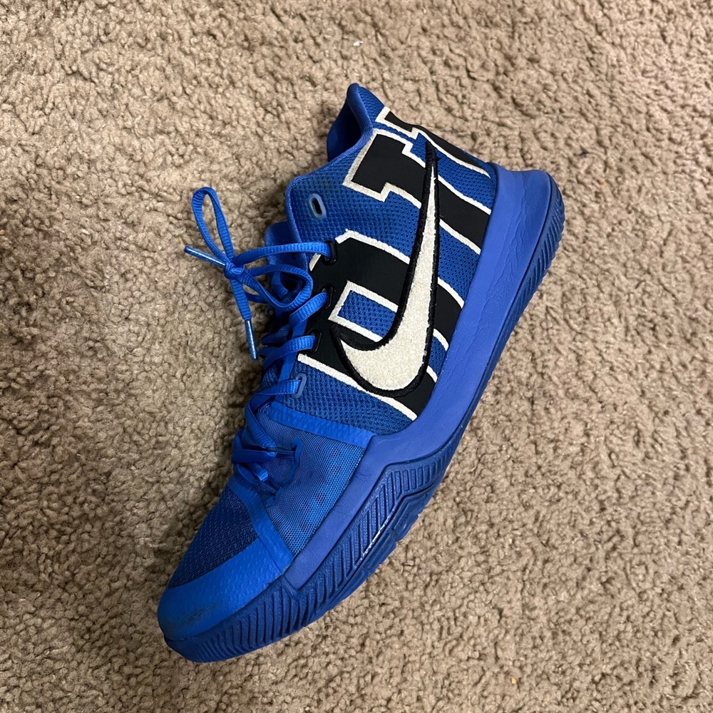 Kyrie dukes size 10M